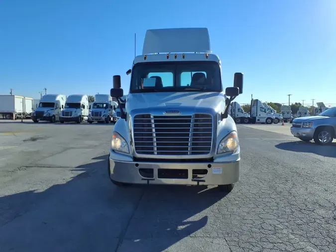 2019 FREIGHTLINER/MERCEDES CASCADIA 125