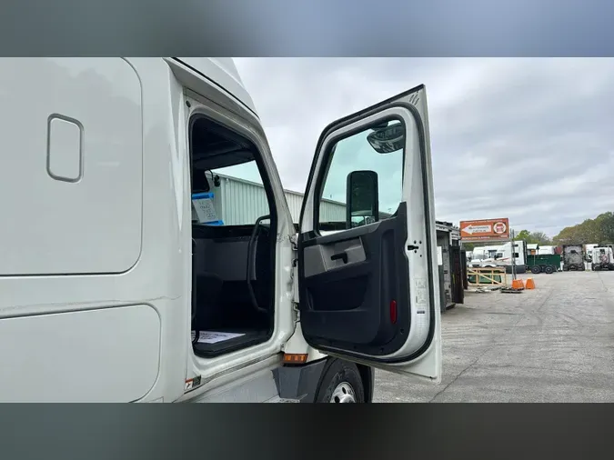 2021 Freightliner Cascadia 12636364643bfa7e5626e9ebc7dca70b92c