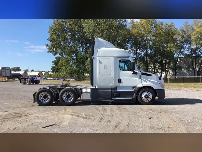 2021 Freightliner Cascadia 126