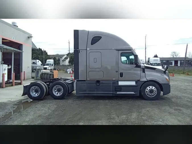 2023 Freightliner Cascadia 126