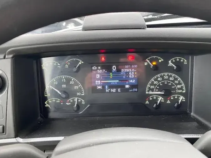 2023 Volvo VNR64T400