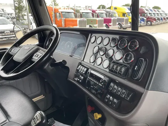 2022 Peterbilt 389