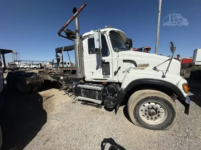 2005 MACK GRANITE CV713