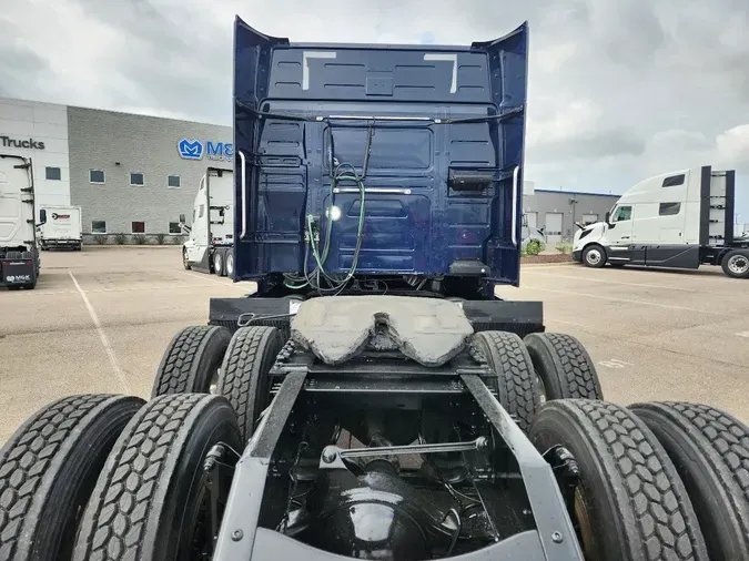 2022 VOLVO VNL64T740