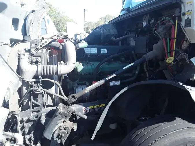 2019 VOLVO VNL64T-300