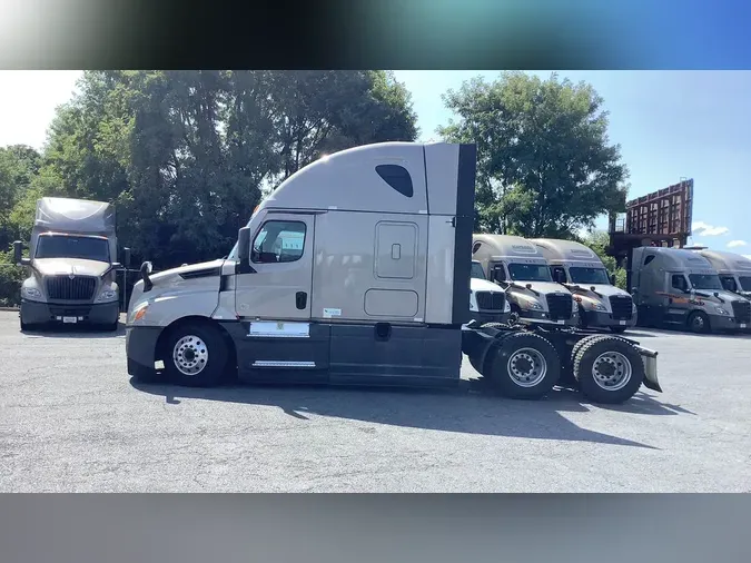 2022 Freightliner Cascadia 126