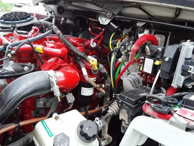 2018 FREIGHTLINER M2 106