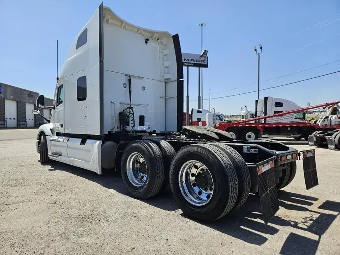 2023 PETERBILT 579