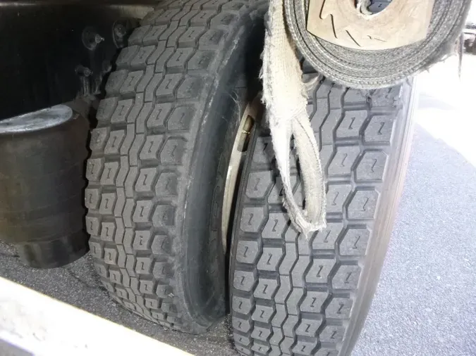 2020 Peterbilt 330364aa7f83bd228251b6b76bbe00d0975