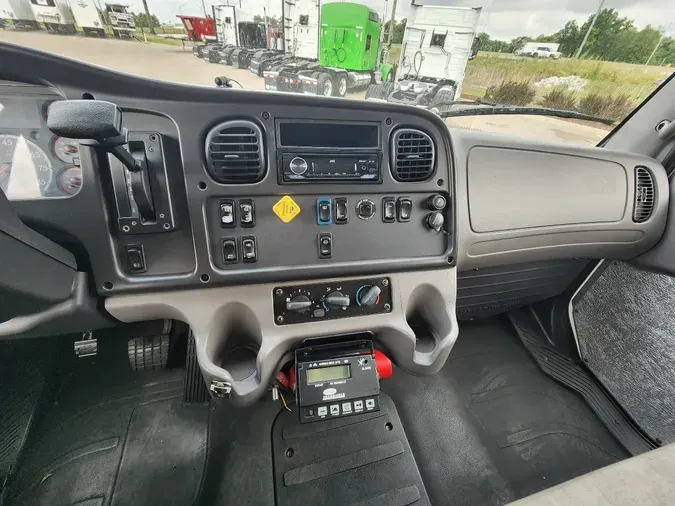 2016 FREIGHTLINER M2