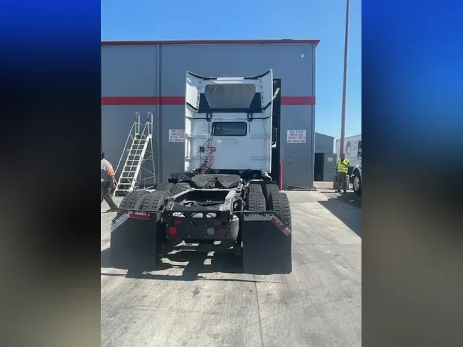 2018 VOLVO VNL64T-300