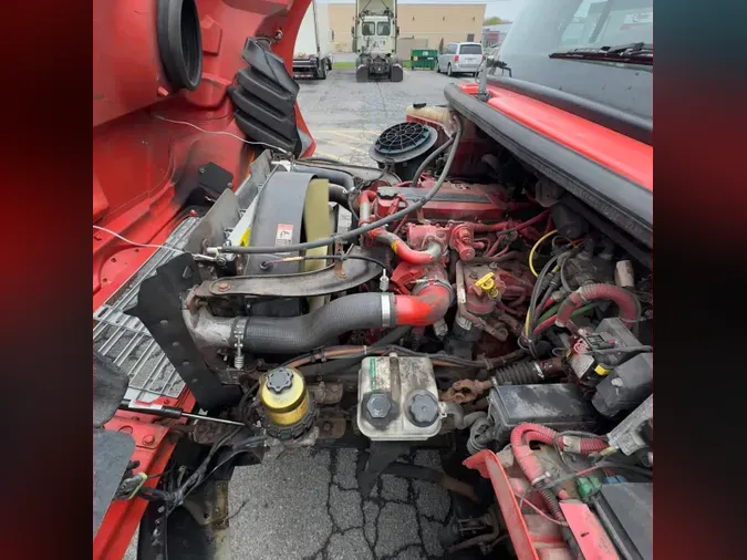 2018 FREIGHTLINER M2 106