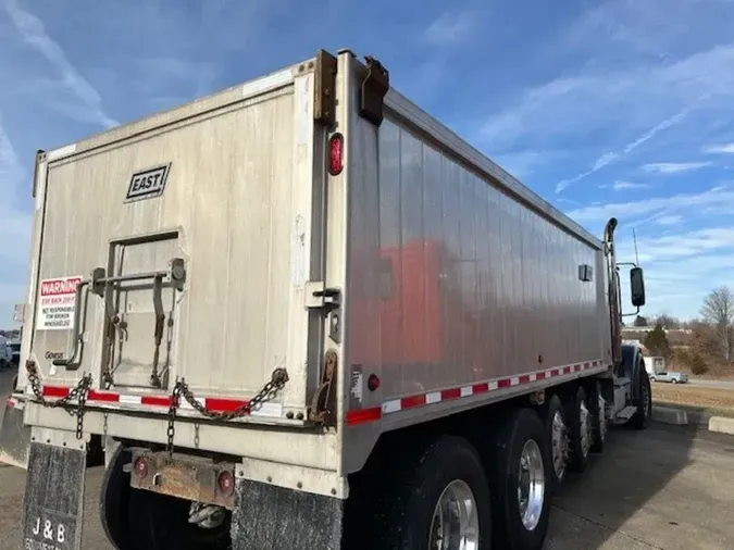 2020 Freightliner CORONADO 122 SD