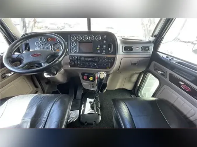 2017 PETERBILT 389