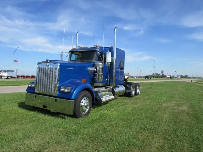 2026 Kenworth W900L