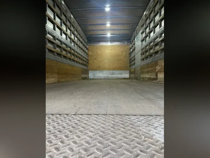 2017 FREIGHTLINER/MERCEDES M2 106