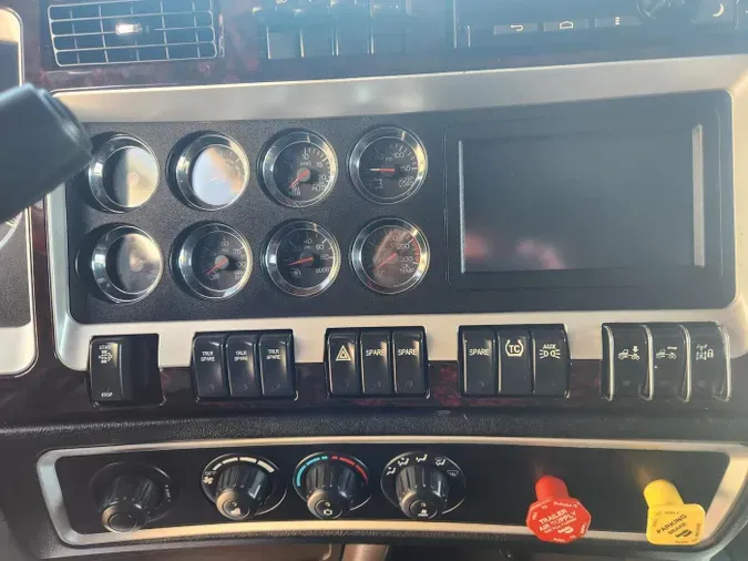 2021 Kenworth W900L