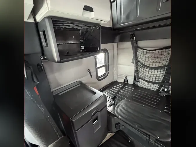 2020 Freightliner Cascadia 126