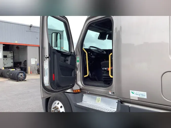 2024 Freightliner Cascadia 126