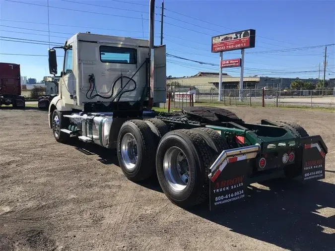 2019 VOLVO VNL300