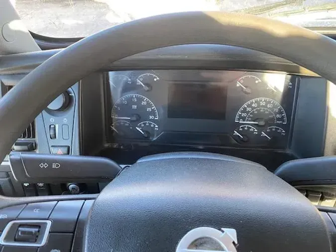 2021 Volvo VNR64T300