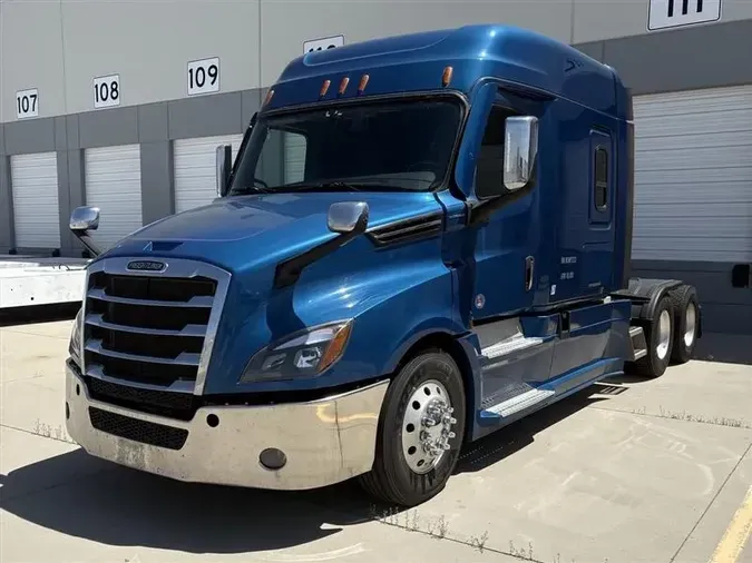 2021 FREIGHTLINER CA126