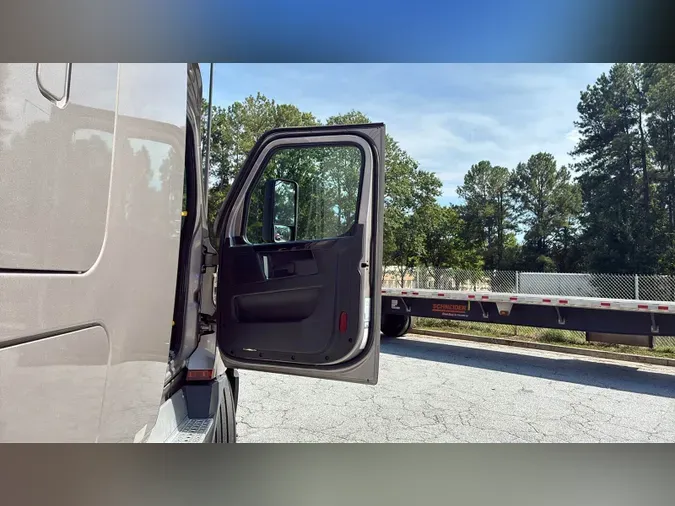 2025 Freightliner Cascadia 126365bd023a31f78d0f430f699f0b33b04