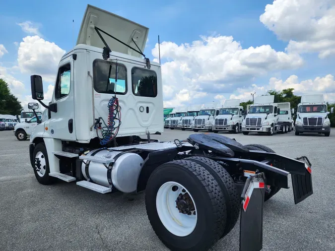 2019 FREIGHTLINER/MERCEDES CASCADIA 125