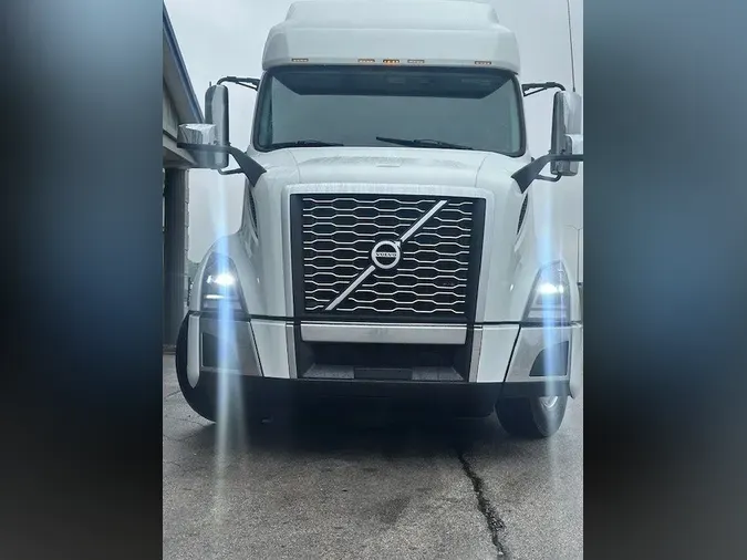 2020 VOLVO VNL64T760