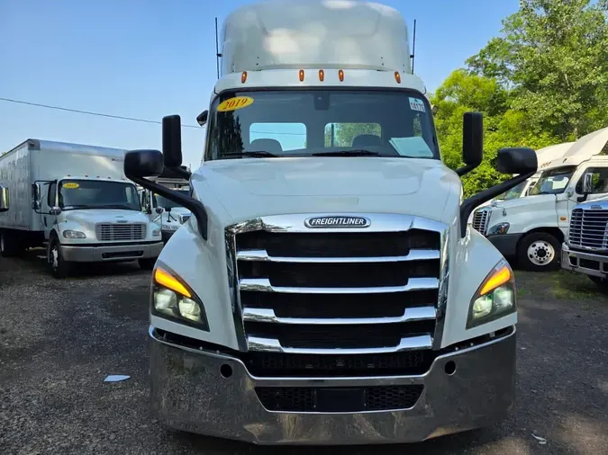 2019 FREIGHTLINER NEW CASCADIA 116