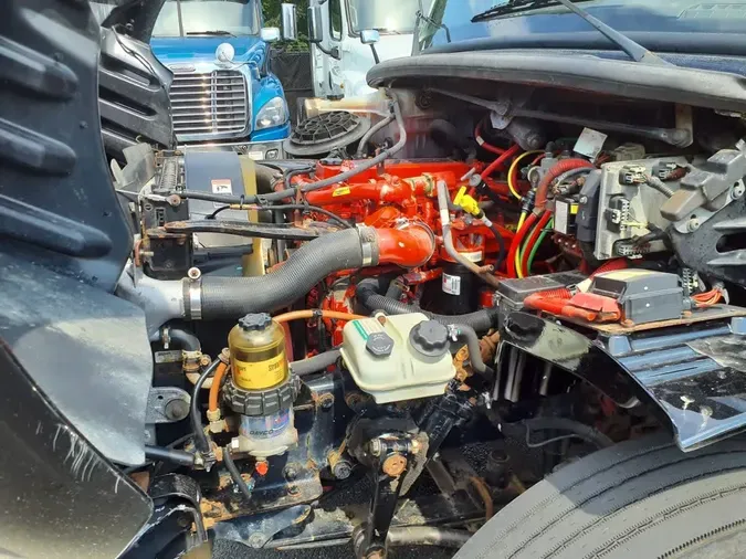 2017 FREIGHTLINER M2 106