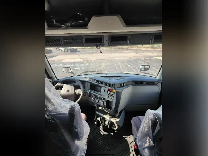 2026 VOLVO VNL64T860