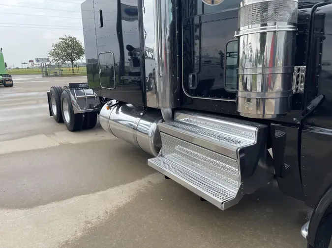 2022 Peterbilt 389