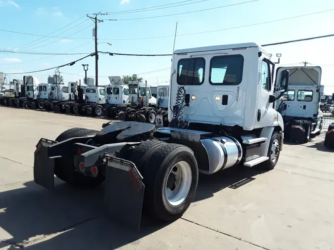 2016 FREIGHTLINER/MERCEDES CASCADIA 113