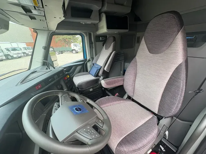 2026 VOLVO TRUCK VNL64TV04