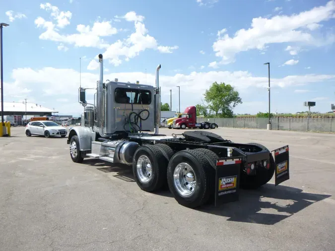 2020 Peterbilt 389
