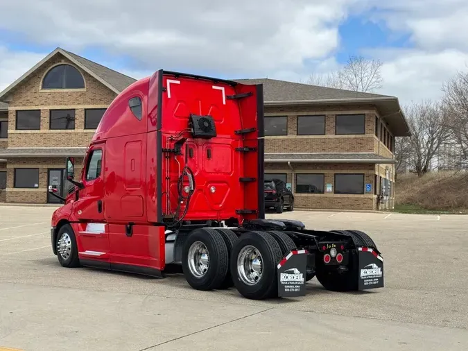 2022 FREIGHTLINER Cascadia 126
