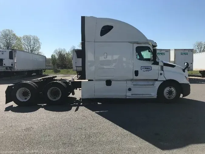 2018 Freightliner T12664ST