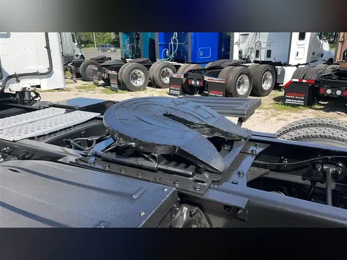 2022 KENWORTH T880