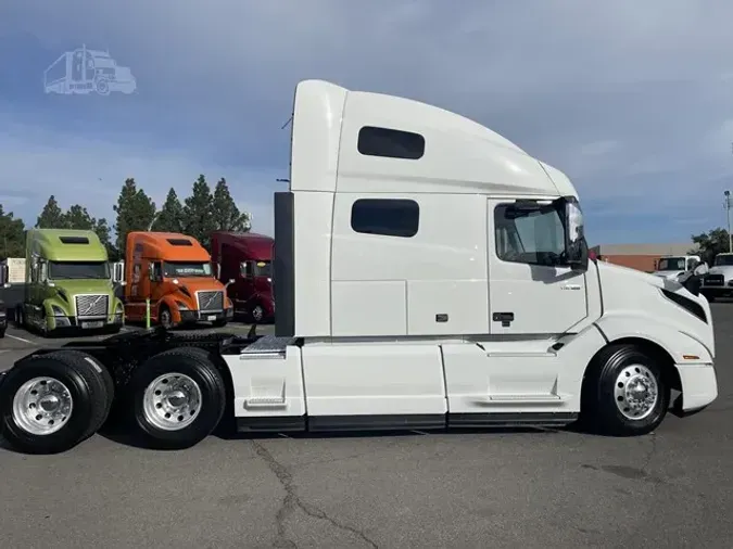 2023 VOLVO VNL64T760