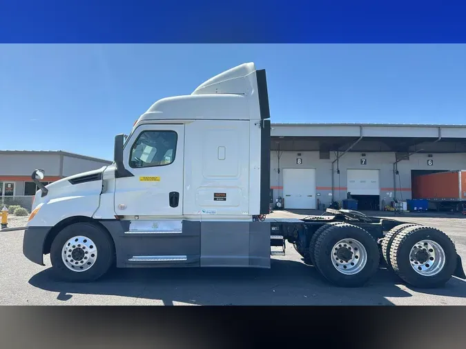 2020 Freightliner Cascadia 126