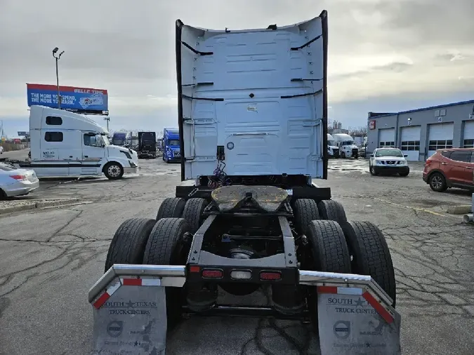 2022 VOLVO VNL64T760