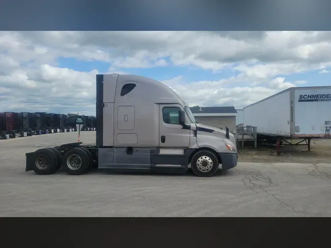 2020 Freightliner Cascadia 126