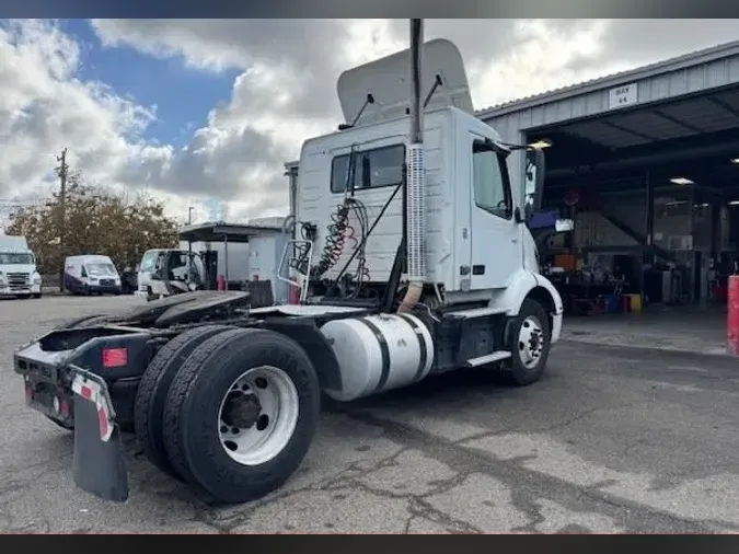 2019 VOLVO VNR42T 300