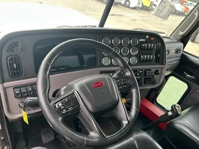 2023 Peterbilt 389