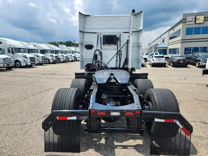 2022 VOLVO VNL64T740