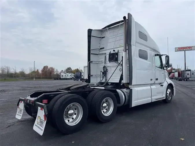 2021 VOLVO VNL64T760