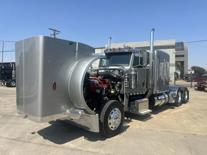 2021 Peterbilt 389