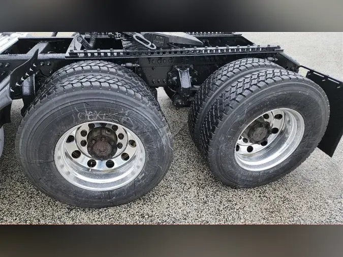 2018 VOLVO VNL670