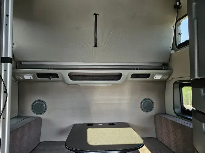 2024 VOLVO VNL64T860